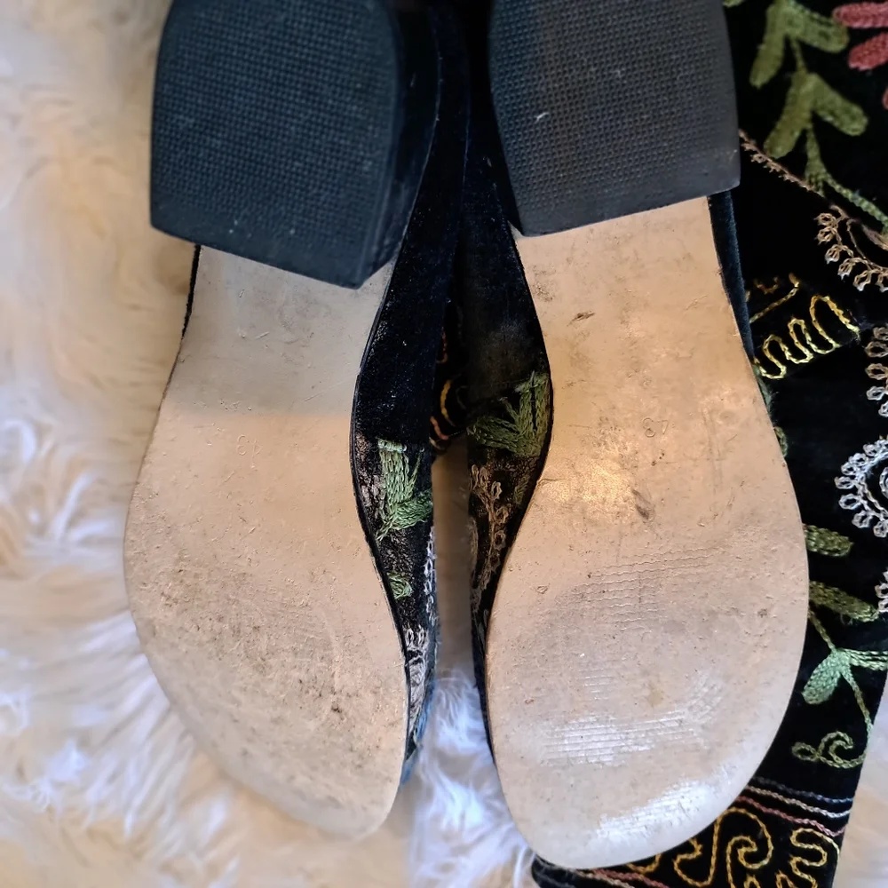 Suzani embroidered boots - Picture 4 of 6